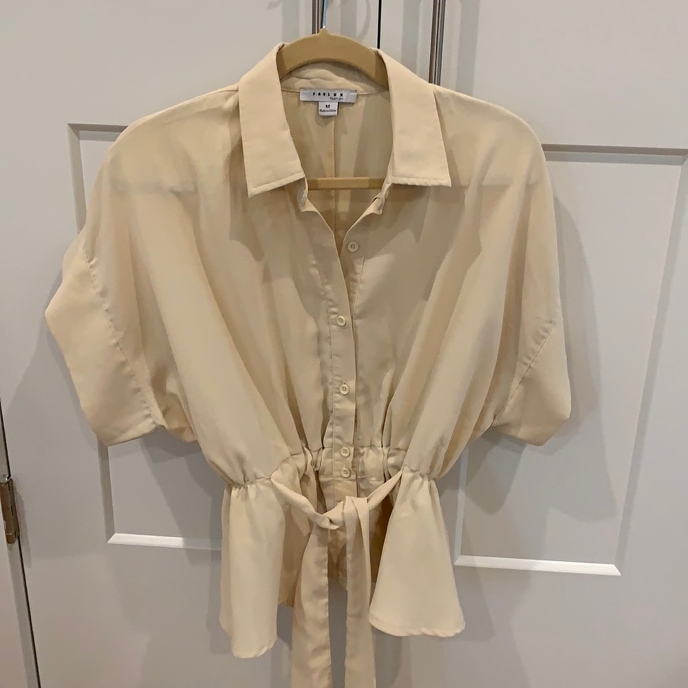 Short sleeve beige blouse